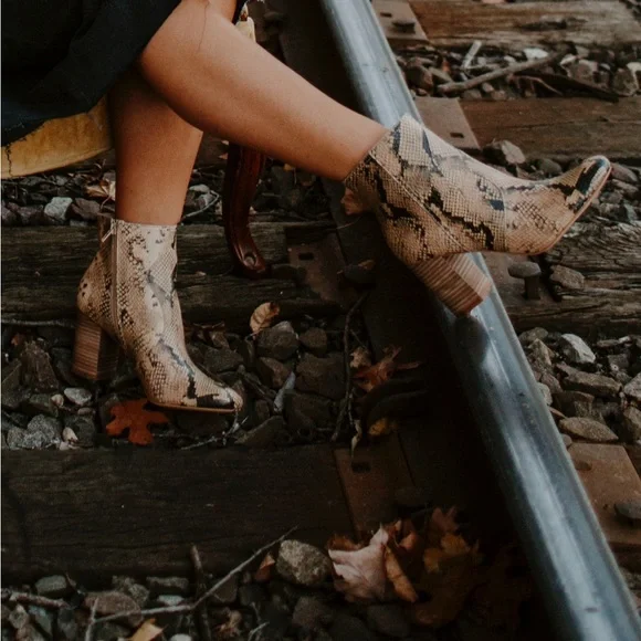 snakeprint heeled booties - Picture 1 of 3